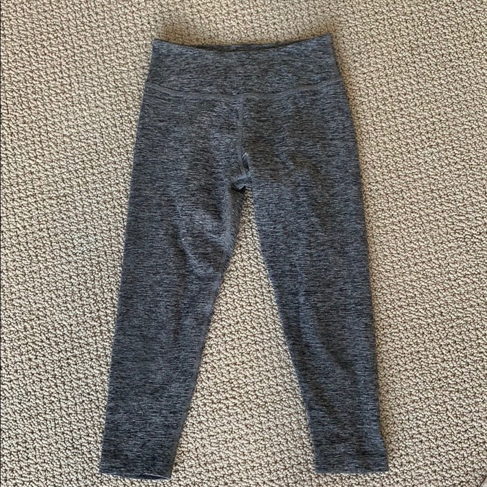 Beyond Yoga Heather Gray Size XS crop leggings